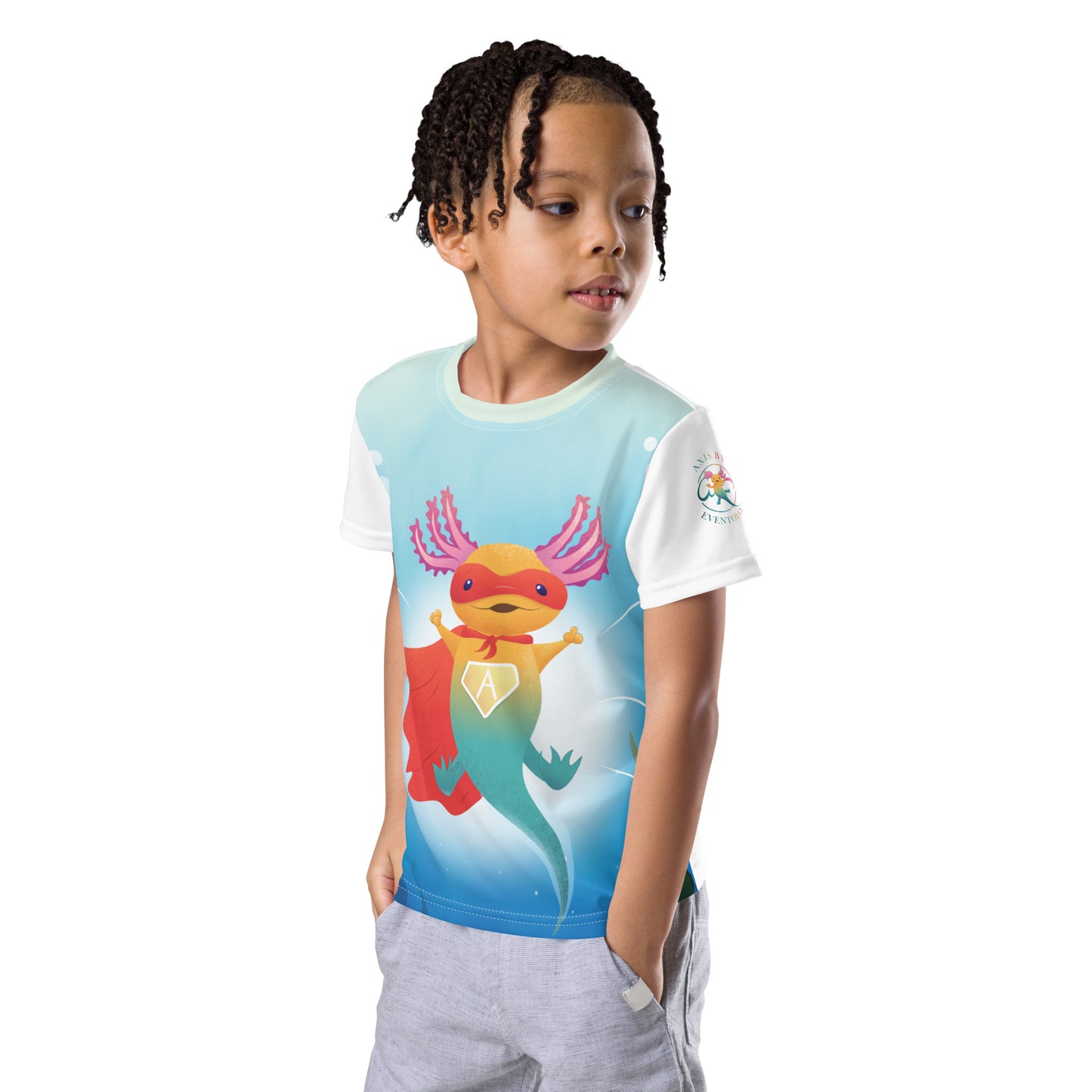 "SuperAxis" T-shirt för barn 2-8år, med helt tryck på framsidan samt rundad hals, vit rygg och ärm.