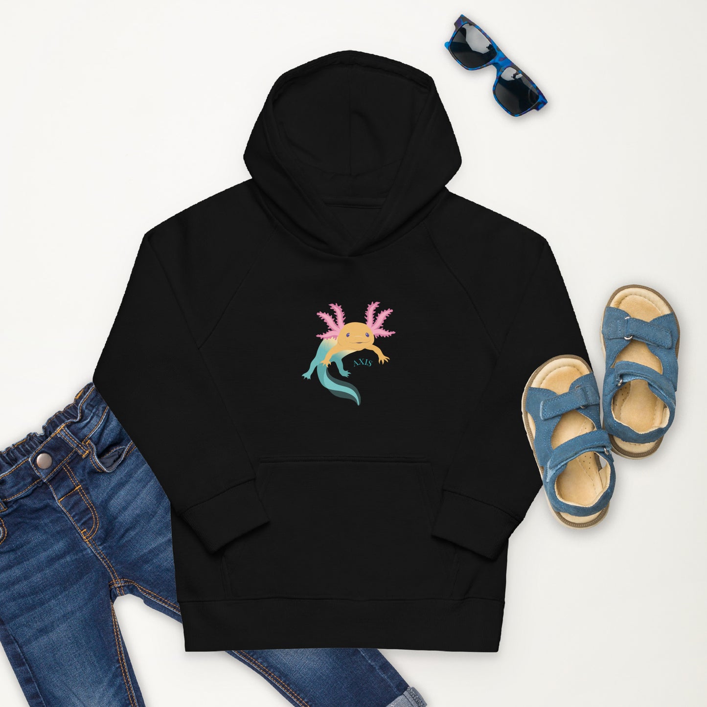 Svart barntröja med tryck. Hoodie i ekologisk bomull, med axolotlen Axis på bröstet..