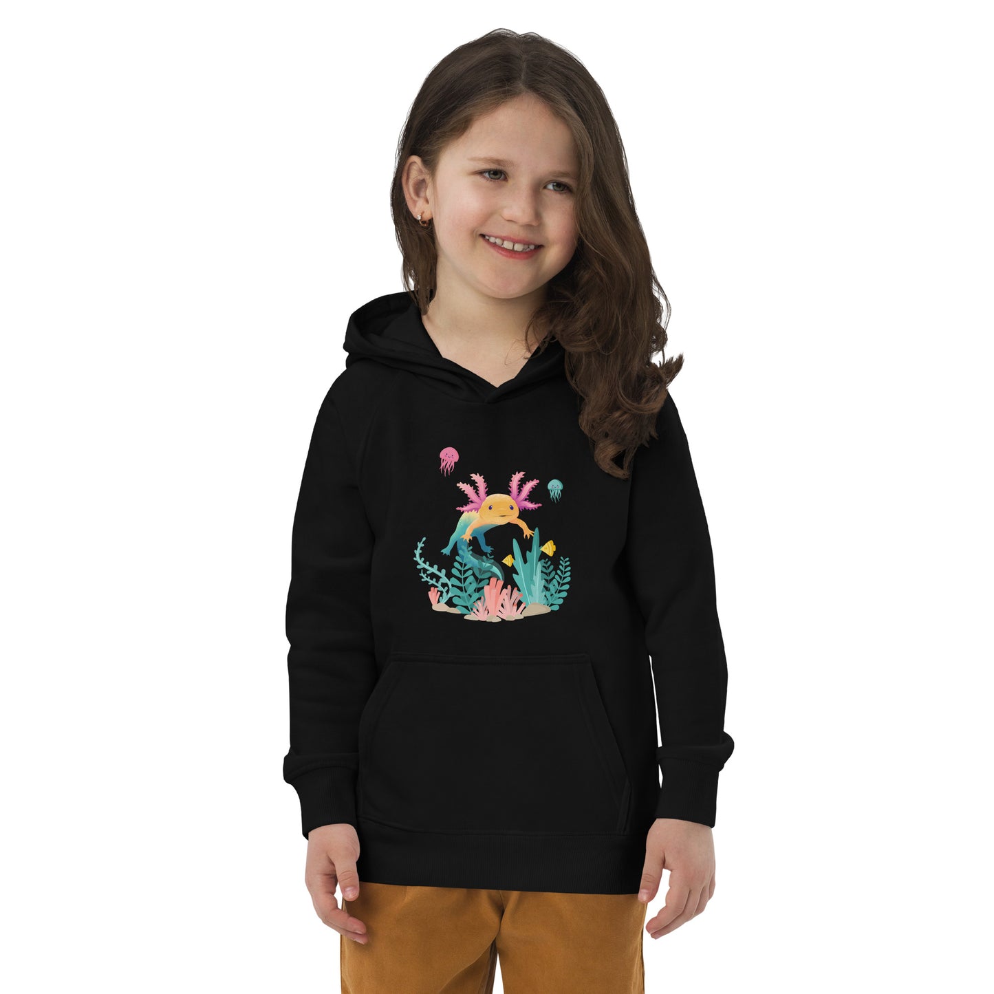 Svart barntröja med tryck. Hoodie med axolotlen Axis i bottenmiljö.